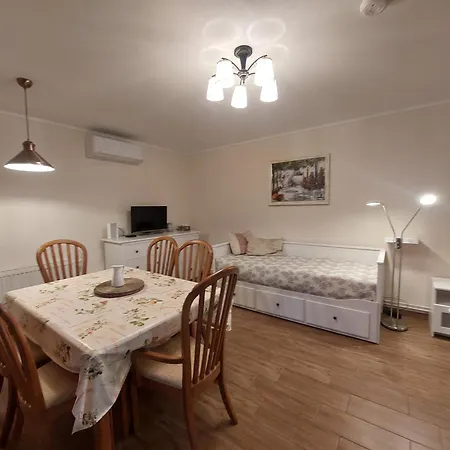 Balaton Breeze Retreat בית נופש באלאטונפורד