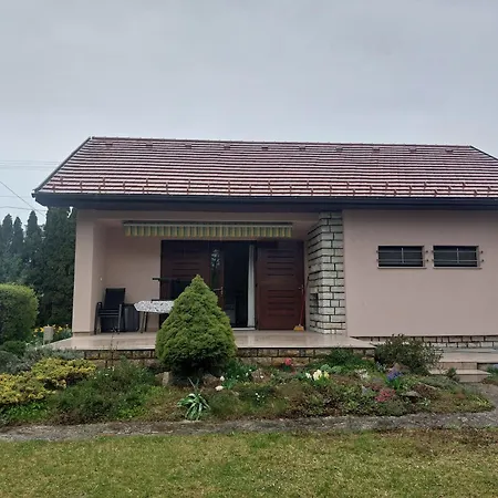 בית נופש Balaton Breeze Retreat