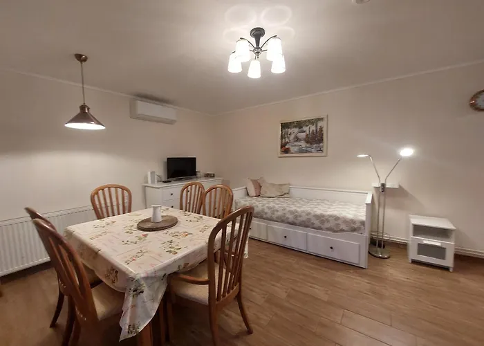 Balaton Breeze Retreat בית נופש באלאטונפורד