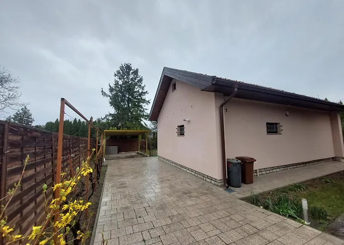 Balaton Breeze Retreat בית נופש *